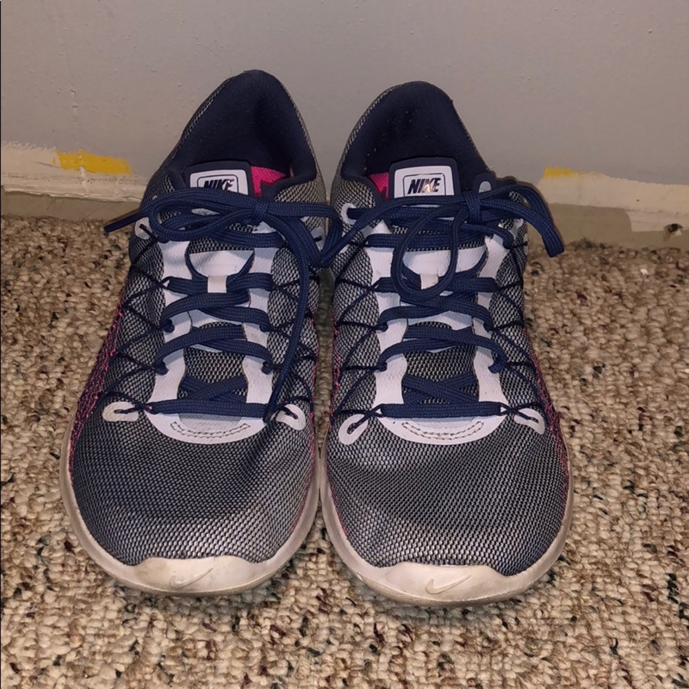 Nike Fury 2 tennis shoes